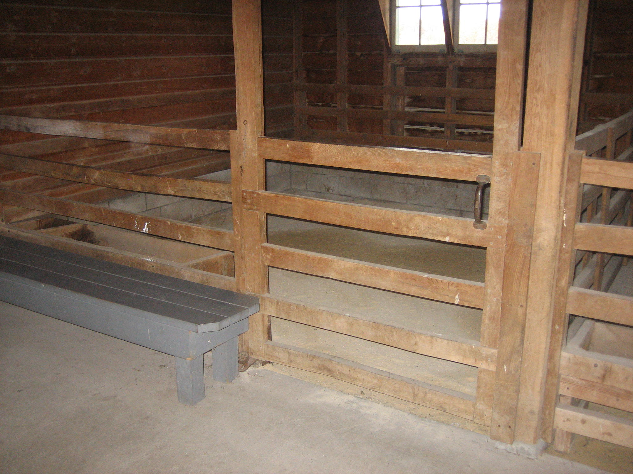 how to build a cheap cattle shed easy build